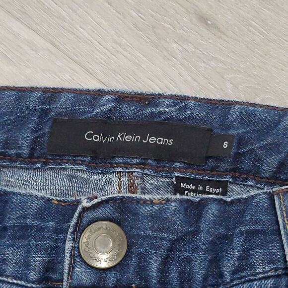 Calvin Klein womans low rise, Flare Denim Jeans, Size 6 - Picture 2 of 6